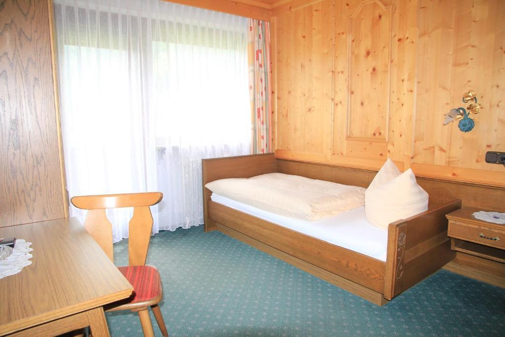 Berghaus Maria Panzió Pettneu am Arlberg Szoba fotó